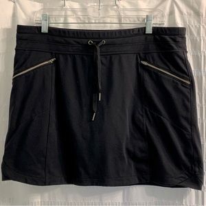 Athleta skort black size L very good worn condition athleisure sporty